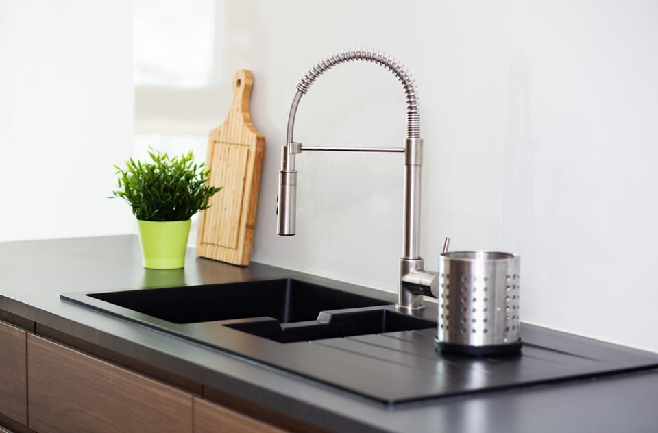Deluxe Apartment | Private kitchen | Fridge, microwave, oven, stovetop
