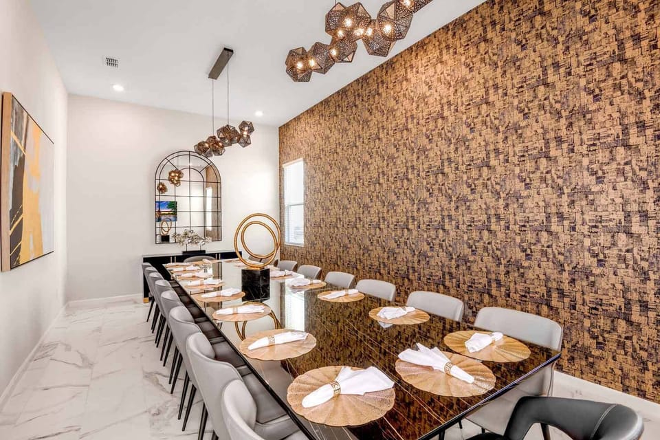 Dining Room *Highlight*