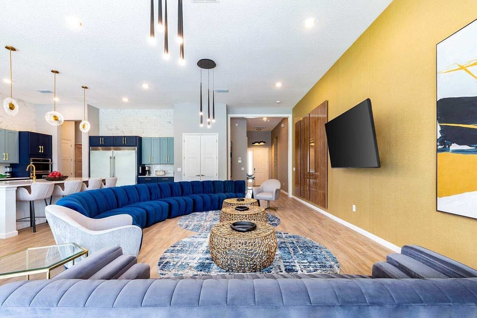 Living Room *Highlight*