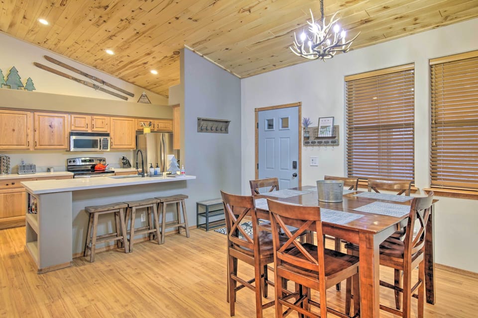 Dining Area | Kitchen