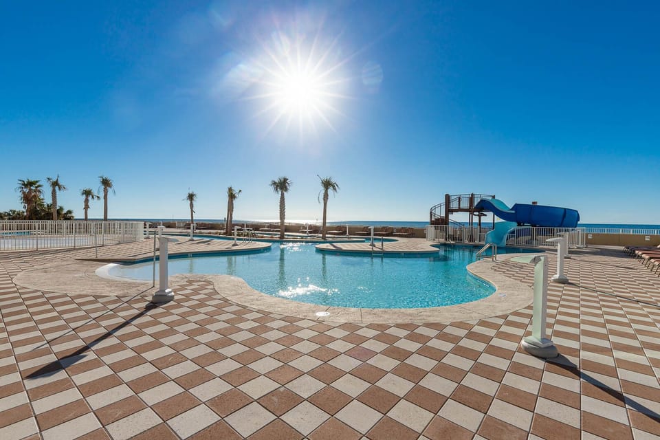 Make lasting memories on your beach vacation at Phoenix Orange Beach II and enjoy the coastal atmosphere
