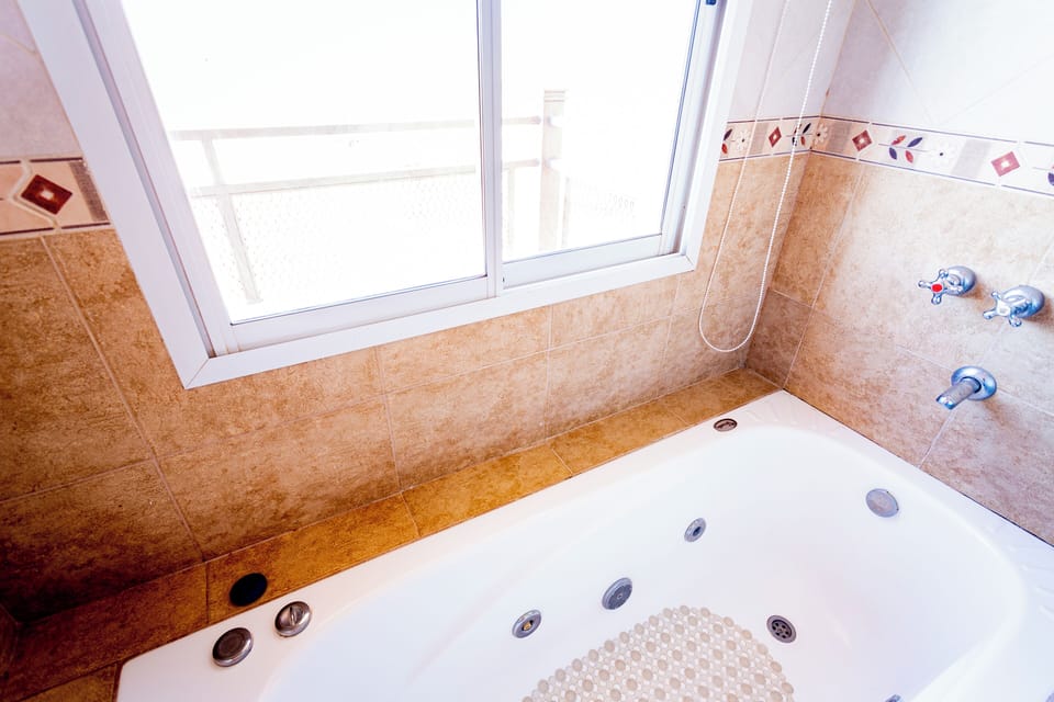 Superior Room, Mountain View | Bathroom | Free toiletries, towels, soap, shampoo
