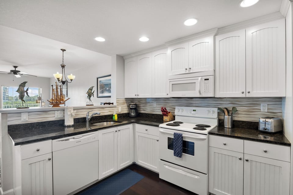 Kitchen, fully stocked with cooking/eating/drinking utensils