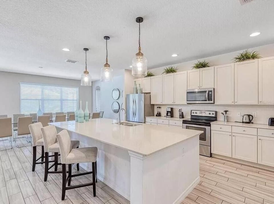 Executive kitchen with 2 refrigerator/freezers, 2 dishwashers and lots of countertop space - Plenty of cooking tools and eating plates/utensils