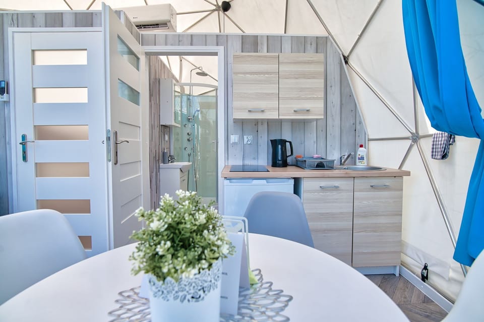 Comfort Tent | Private kitchen | Fridge, microwave, stovetop, espresso maker