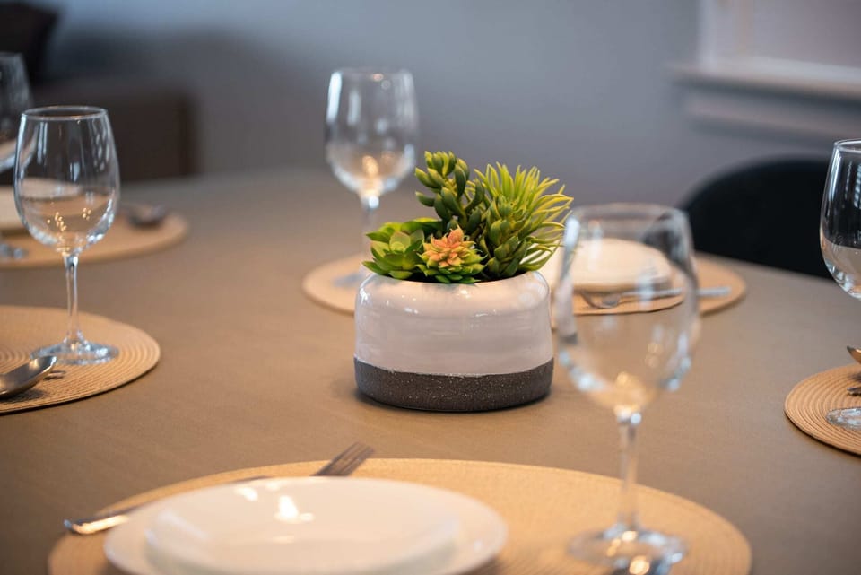 Dine in style or stay casual, it’s all up to you.