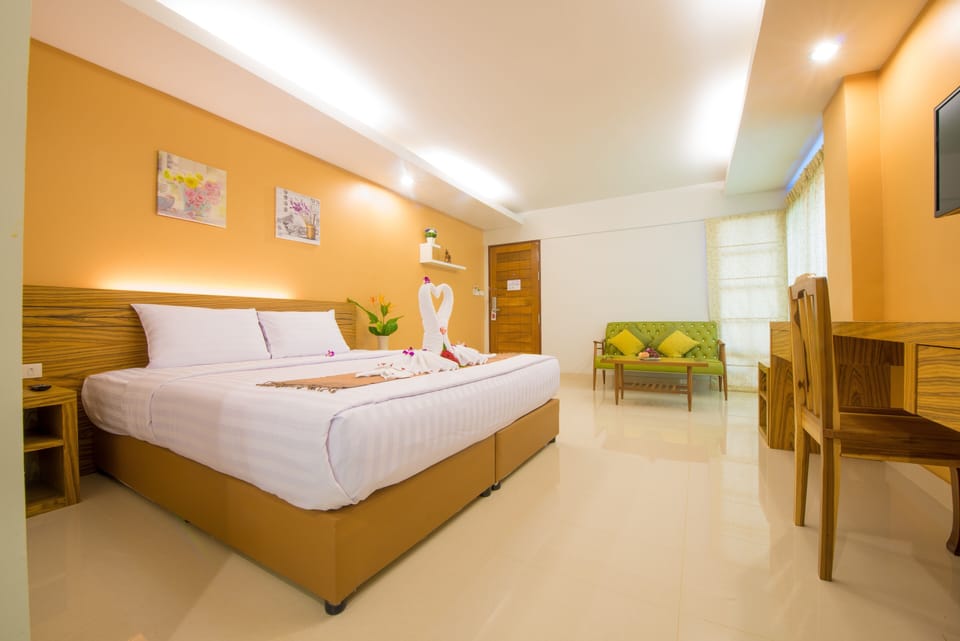 Suite | Premium bedding, in-room safe, desk, free WiFi