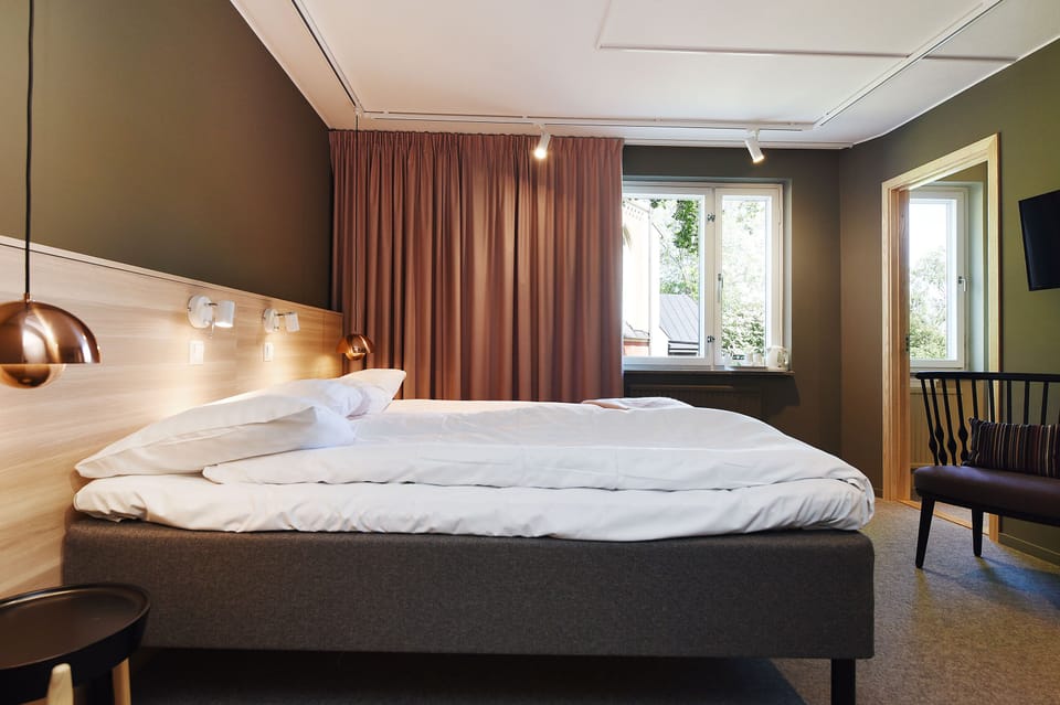 Superior Triple Room, 3 Twin Beds, Private Bathroom, City View | Individually decorated, individually furnished, iron/ironing board