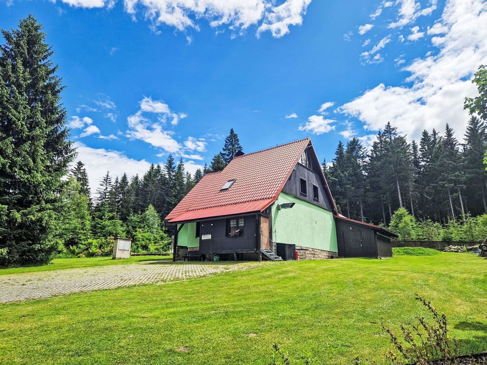 Cloud, Sky, Plant, Natural Landscape, Natural Environment, Building, Tree, Land Lot, House, Grass