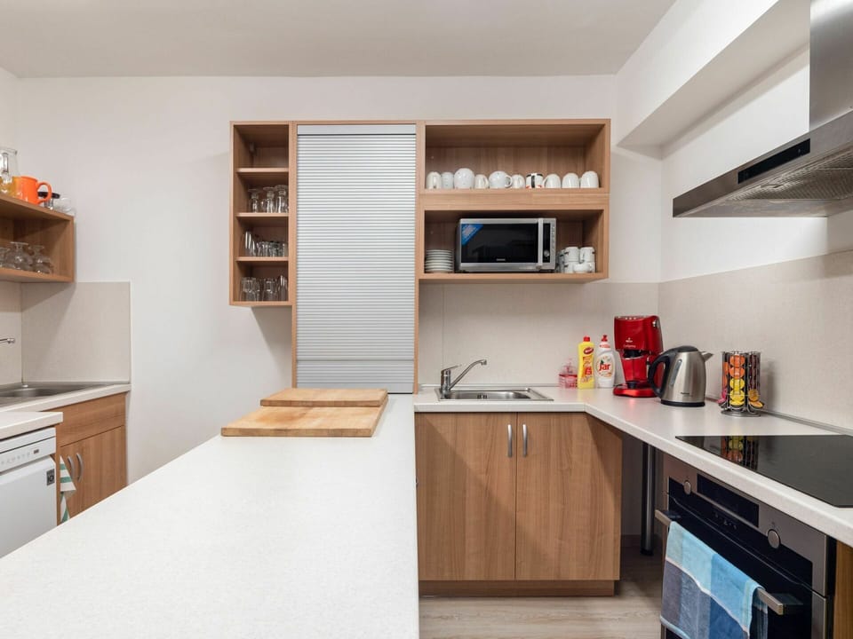 Cabinetry, Countertop, Property, Furniture, Kitchen Sink, Kitchen Stove, Sink, Shelf, Wood, Kitchen