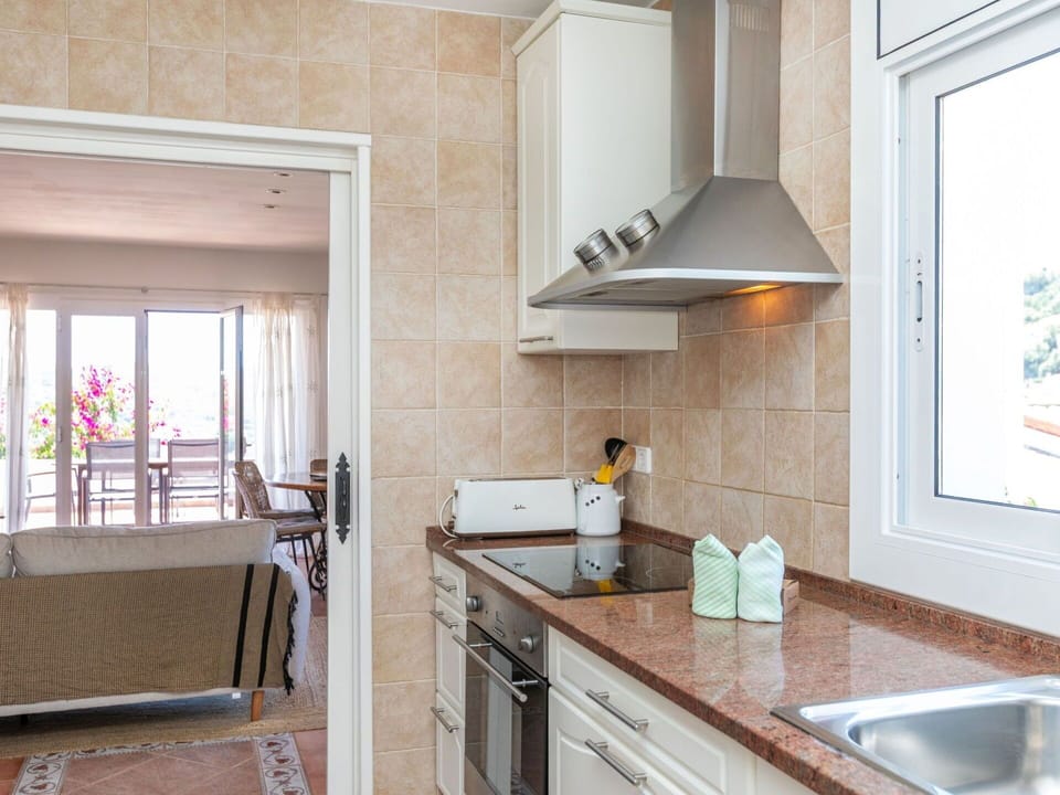 Furniture, Flooring, Countertop, Kitchen, Wood, Interior Design, Floor, Cabinetry, Major Appliance, Chair