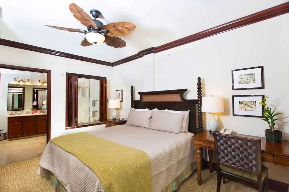 Tranquil mountain-view suite with king bed & tropical comfort