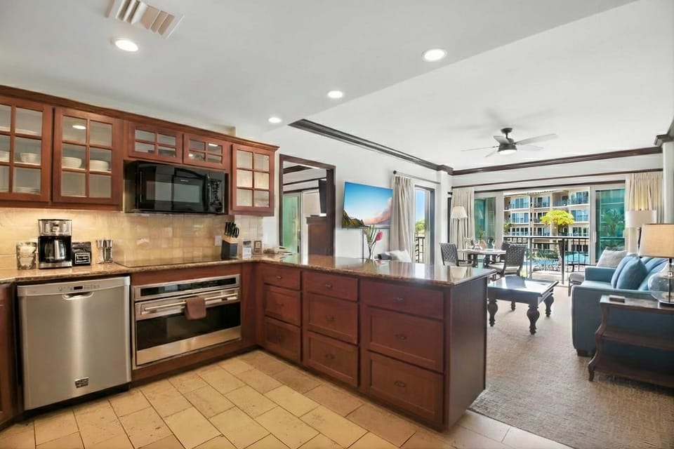 Chef's kitchen with tropical elegance - cook & entertain in style
