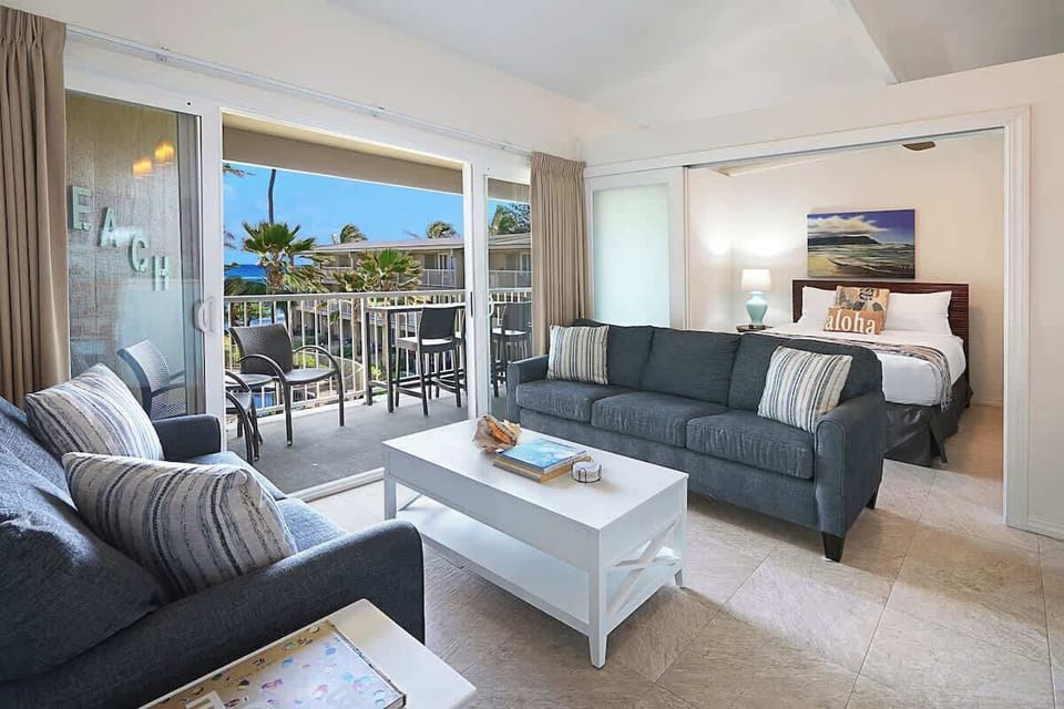 Living room with plenty of seating