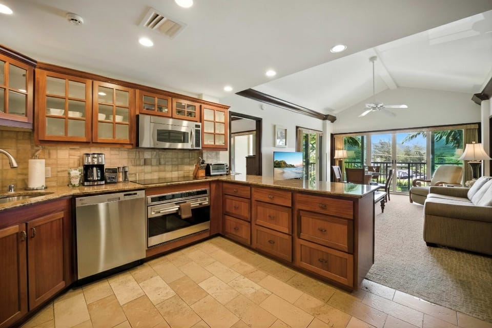 Where comfort meets class—your private retreat at Waipouli Beach
