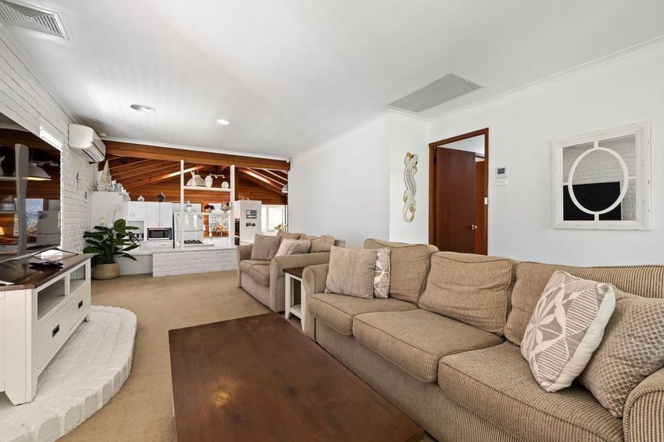 Lounge room 1