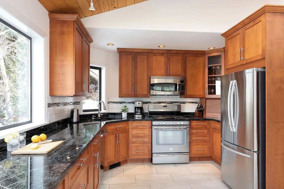 - Fully equipped kitchen with stainless steel appliances and rich wood cabinetry  
- Granite countertops, modern lighting, and large windows with scenic views  
- Perfect space to cook homemade meals during your mountain getaway stay  
