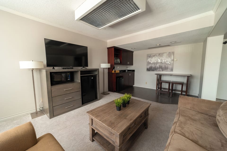 Studio Suite, 2 Queen Beds, Kitchenette | Private kitchenette | Coffee/tea maker, fridge, shared microwave, electric kettle