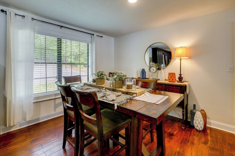 Dining Area | Dishware & Flatware