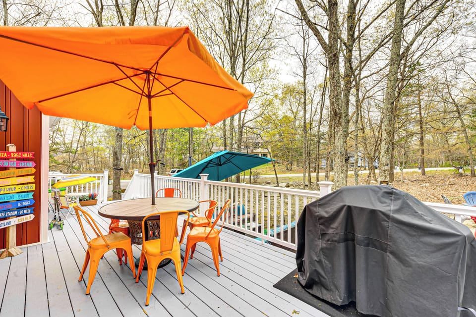 Deck | Daily Community Amenity Fee (Paid On-Site)