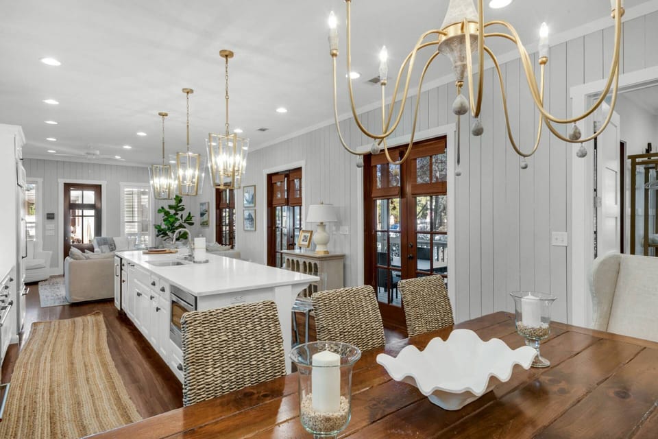 Dining/kitchen area
