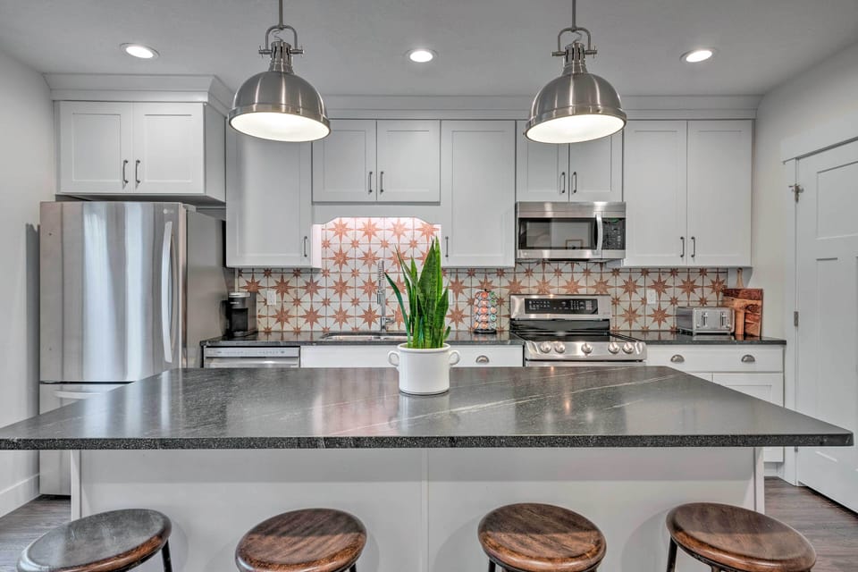 Kitchen | Keurig Coffee Maker | Toaster | Ice Maker
