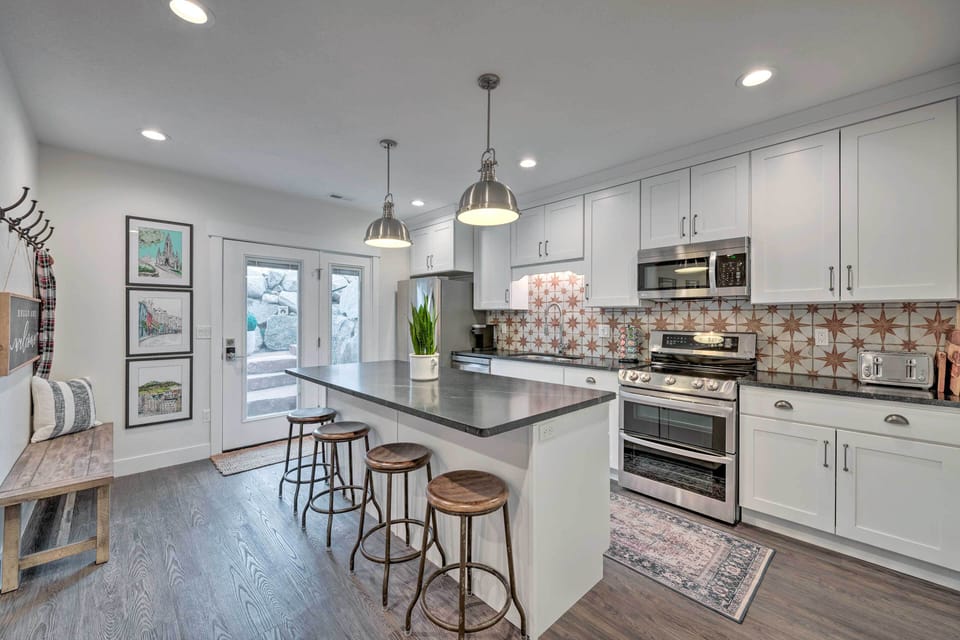 Kitchen | Fully Equipped | Cooking Basics | Breakfast Bar