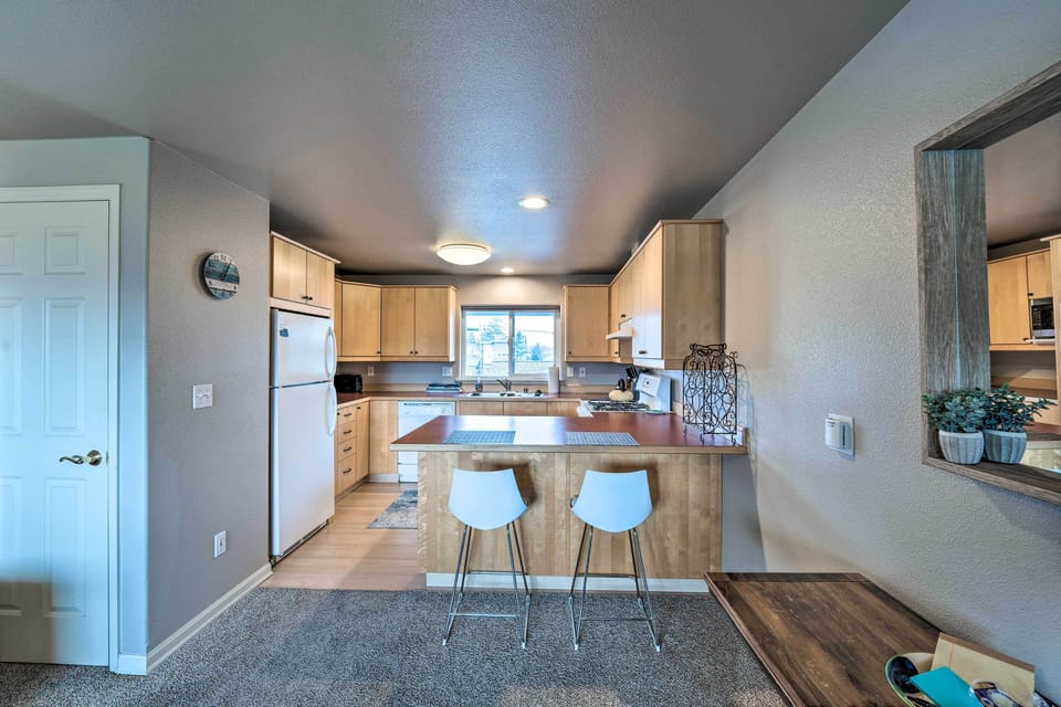 2-Person Breakfast Bar