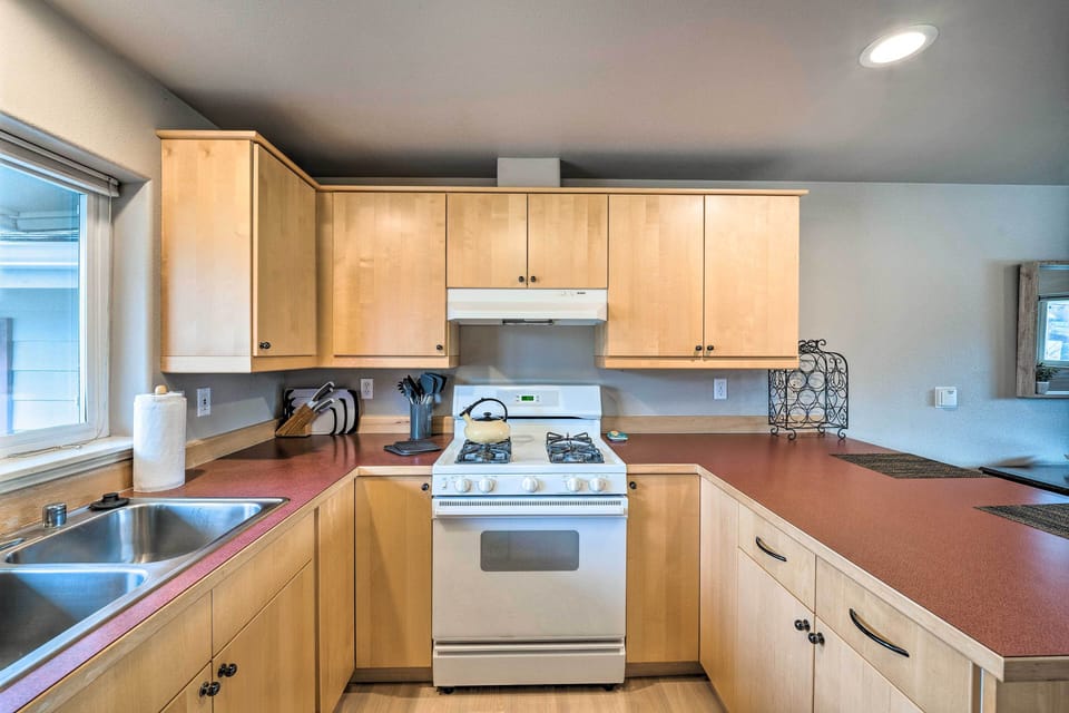 Kitchen | Toaster | Coffee Maker | Tea Kettle | Knife Set