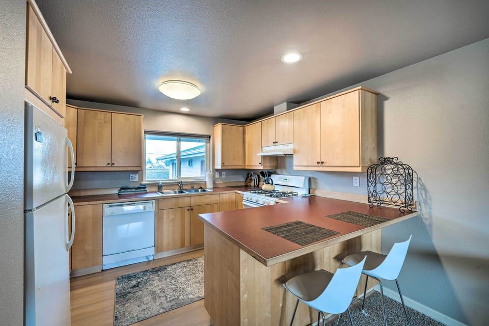 Kitchen | Fully Equipped | Cooking Basics | Dishware & Flatware