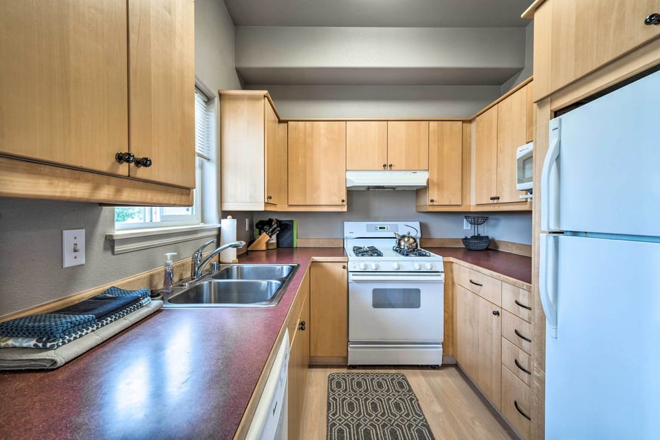 Kitchen | Toaster | Coffee Maker | Tea Kettle | Knife Set