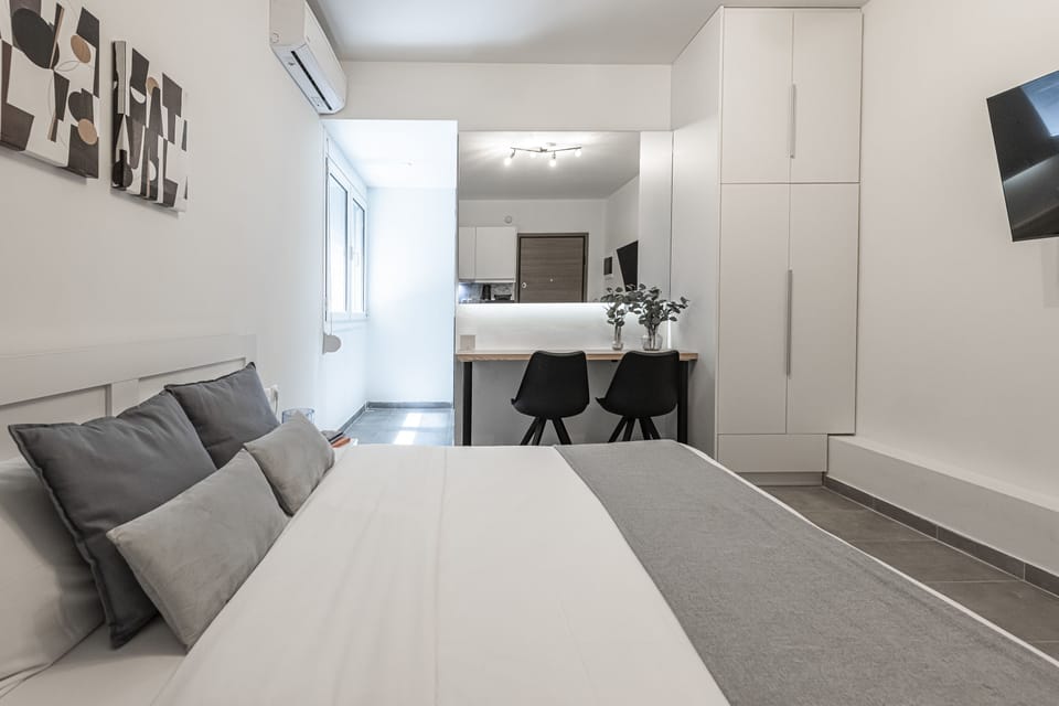 Executive Studio | Free WiFi, bed sheets