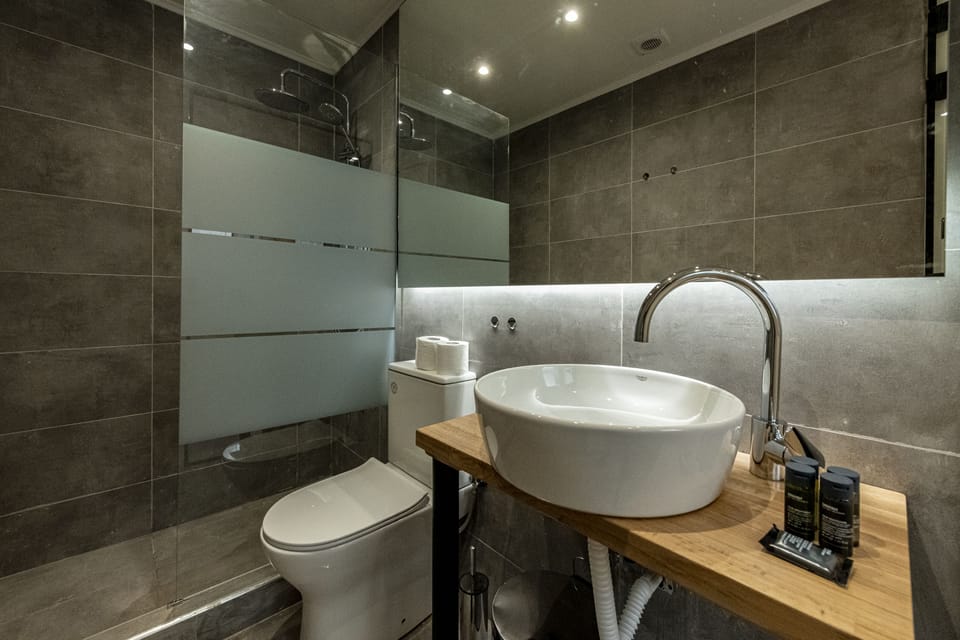 Executive Studio | Bathroom