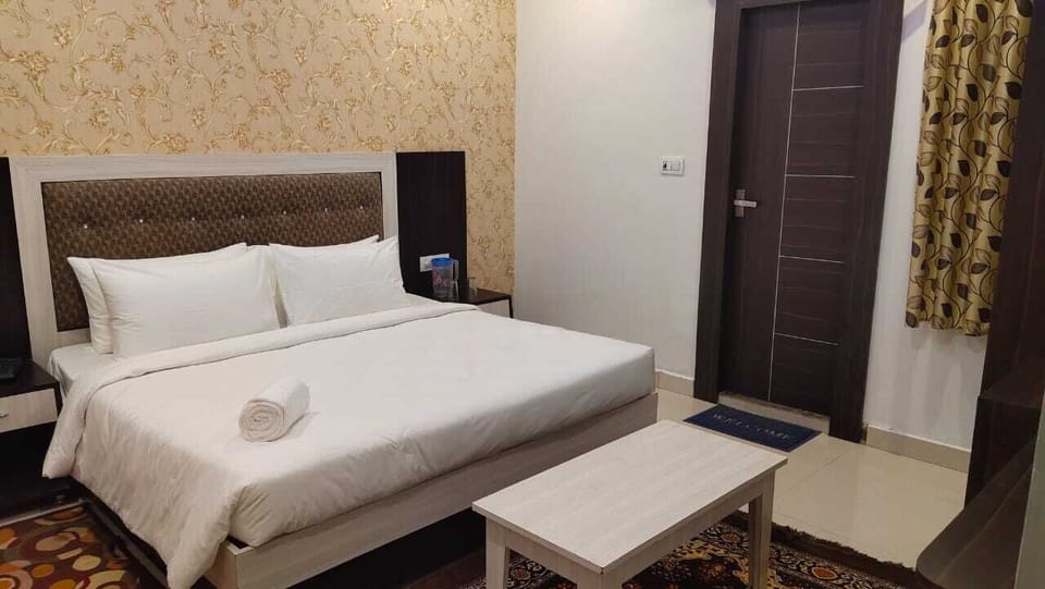 Superior Double Room | Egyptian cotton sheets, premium bedding, iron/ironing board, free WiFi