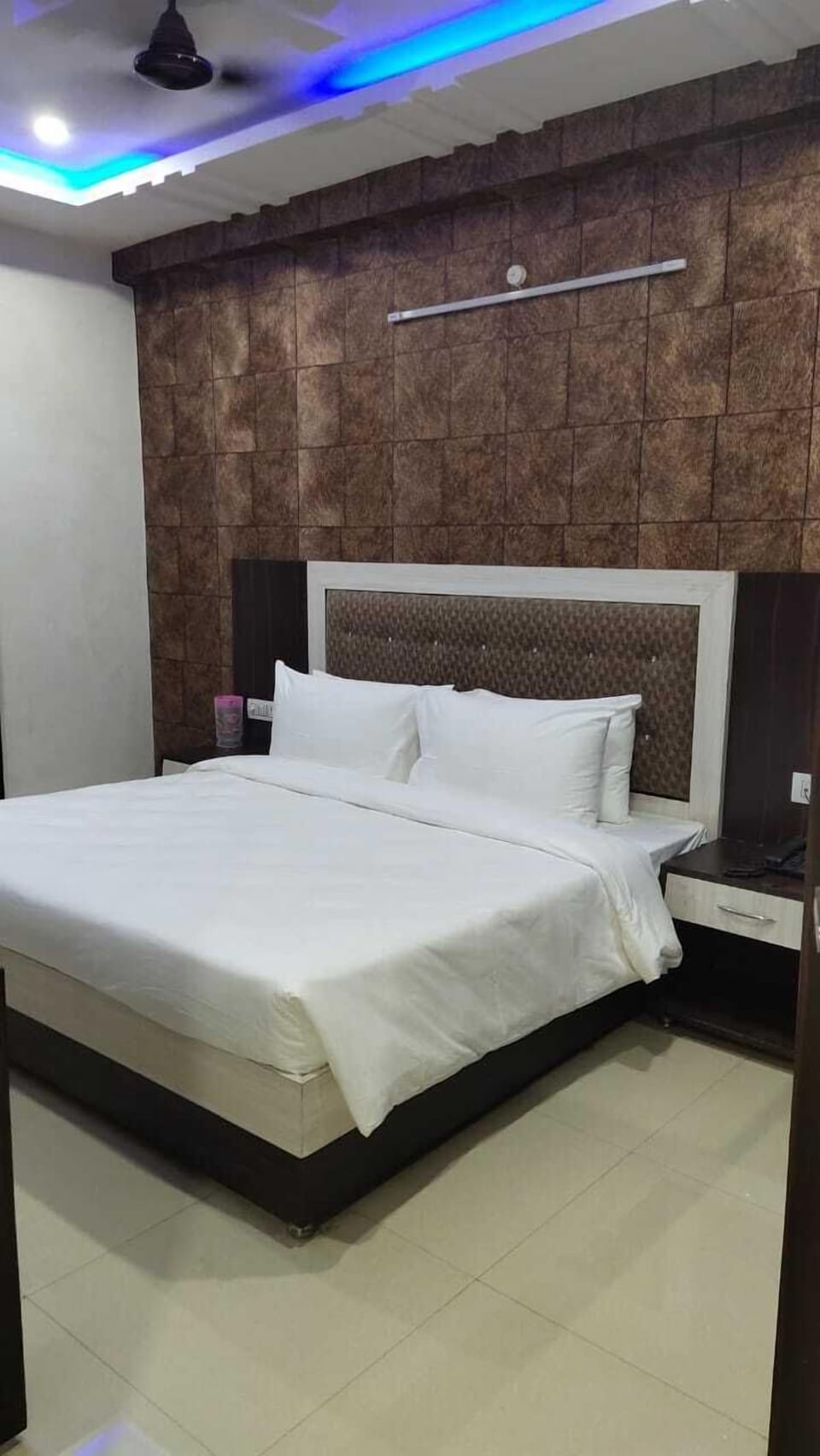 Deluxe Double Room | Egyptian cotton sheets, premium bedding, iron/ironing board, free WiFi