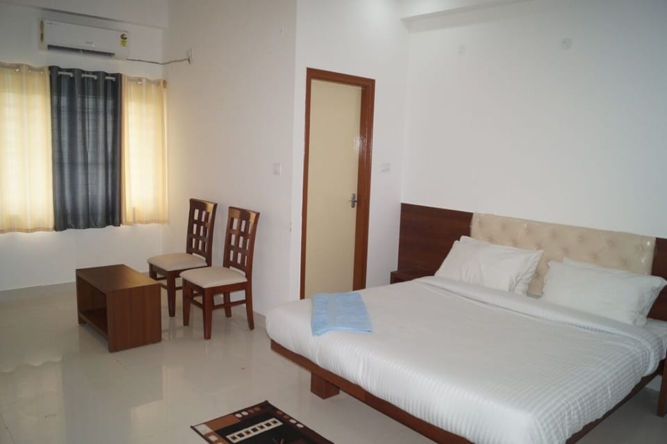 Deluxe Double Room | Egyptian cotton sheets, premium bedding, iron/ironing board, free WiFi