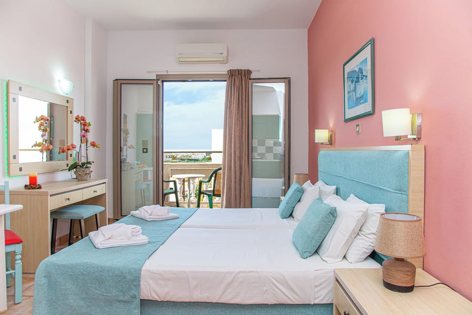 Standard Studio | Desk, free cribs/infant beds, bed sheets