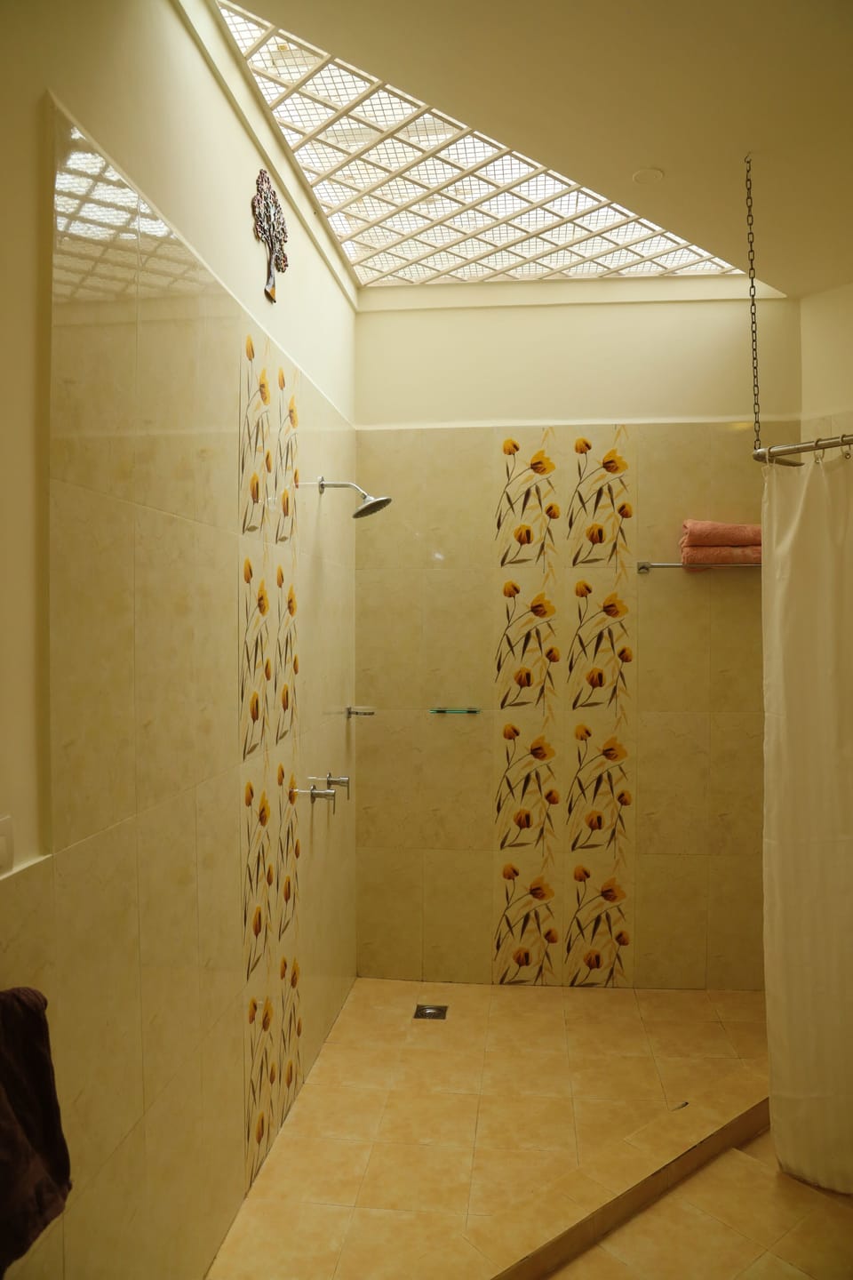 Deluxe Double Room | Bathroom | Jetted tub, free toiletries, bathrobes, towels
