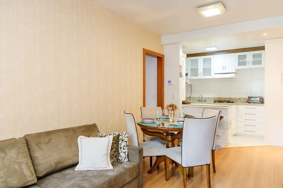 Basic Apartment | Dining