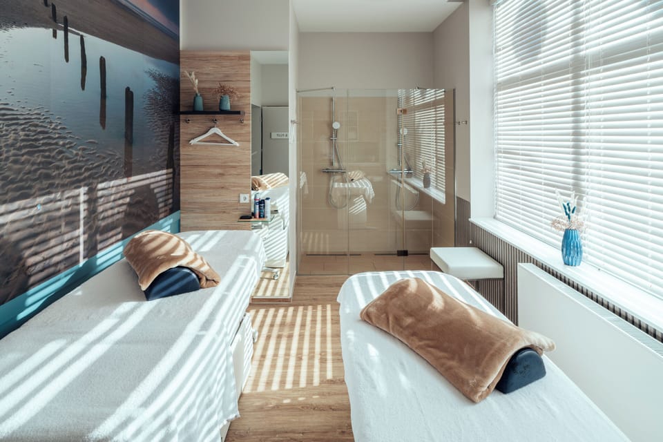 Sauna, hot tub, steam room, body treatments, body scrubs, facials