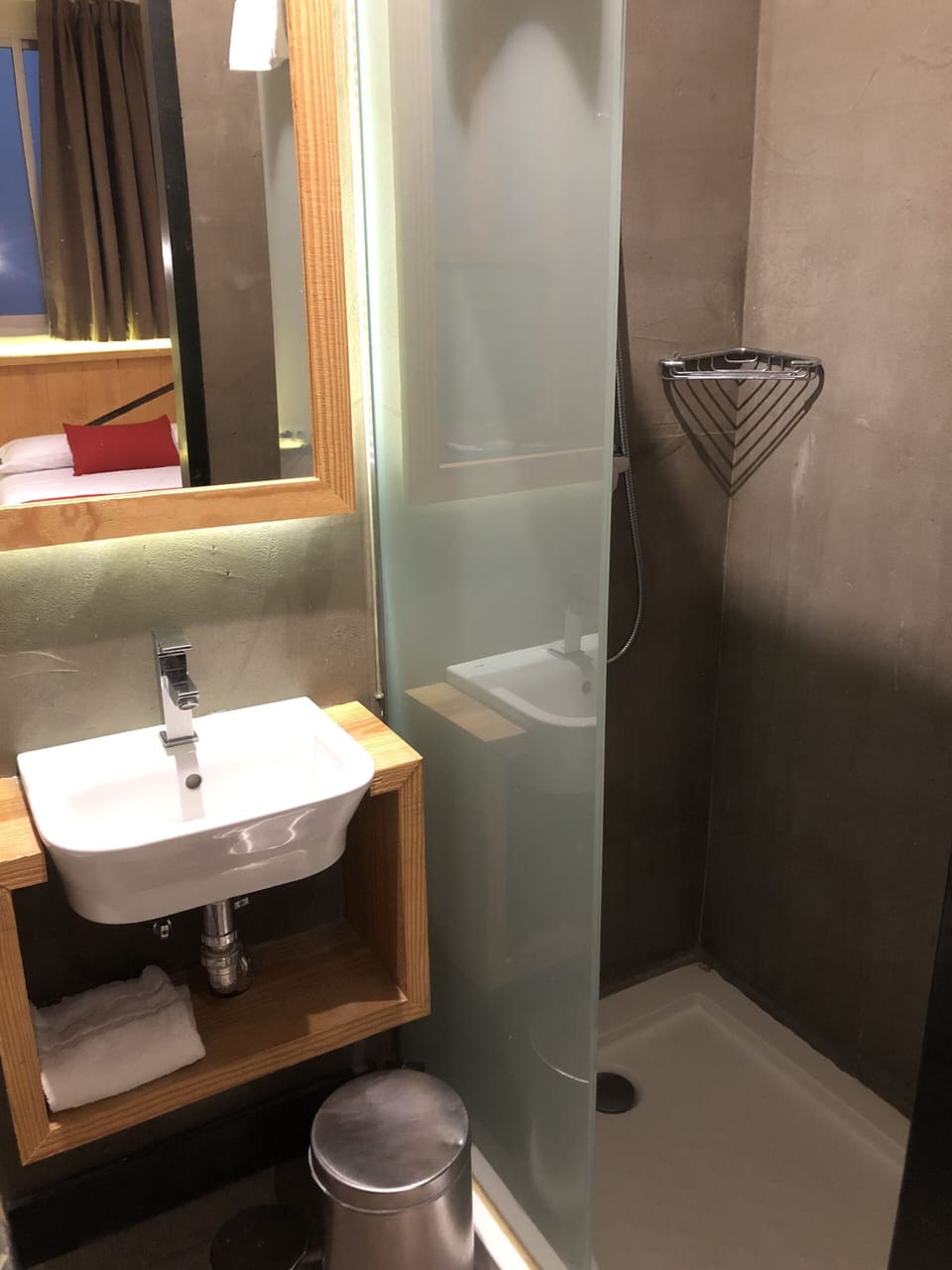 Economy Single Room | Bathroom | Shower, hair dryer, towels, soap