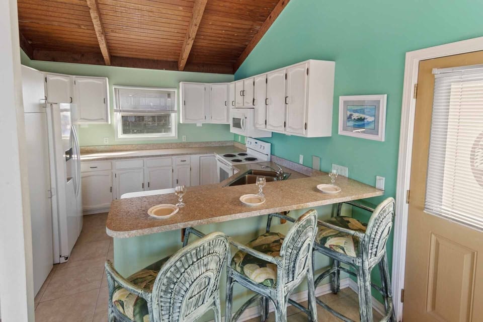 Surf-or-Sound-Realty-997-Windy-Point-Kitchen-1