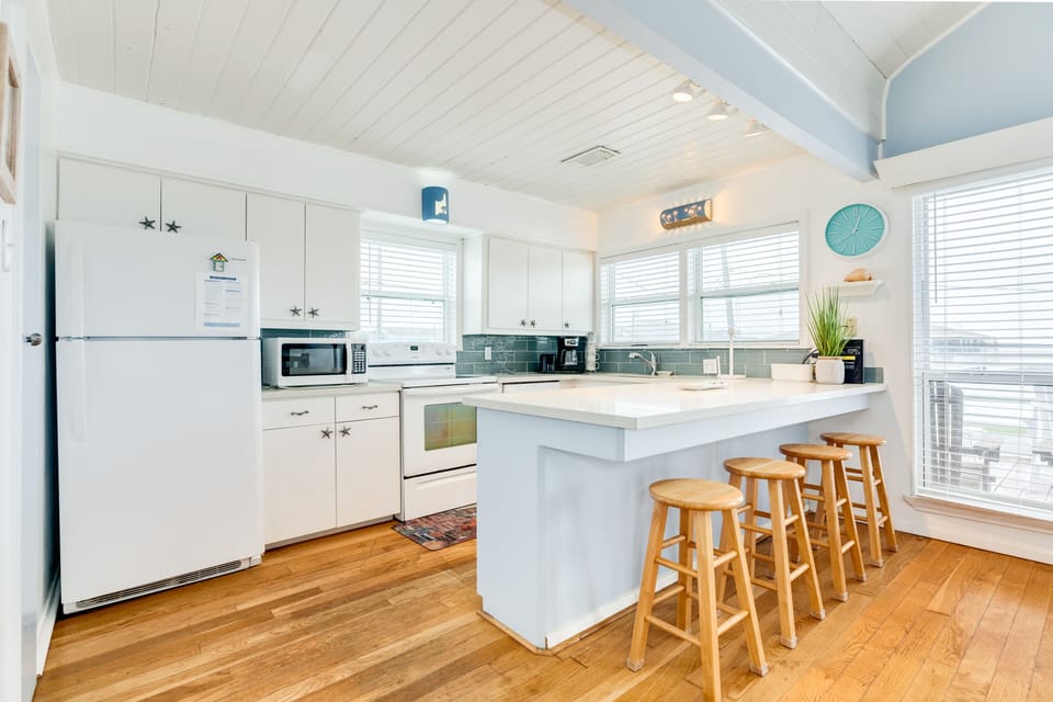 Grab a quick bite to eat at the breakfast bar
