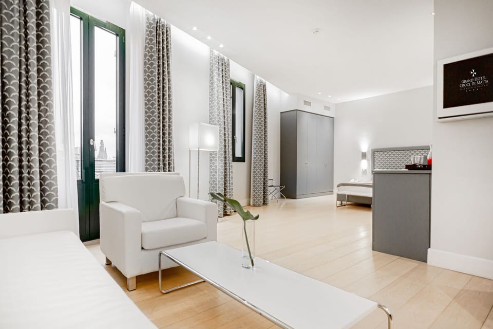 Junior Suite | Living area | Flat-screen TV