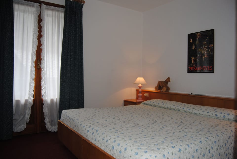 Minibar, in-room safe, blackout drapes, cribs/infant beds