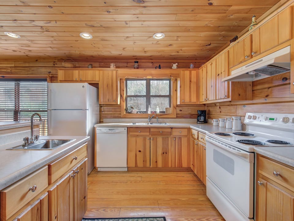 Studio (3 Bedrooms) | Property amenity