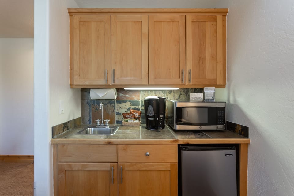 Indoors, Microwave, Oven, Furniture, Room