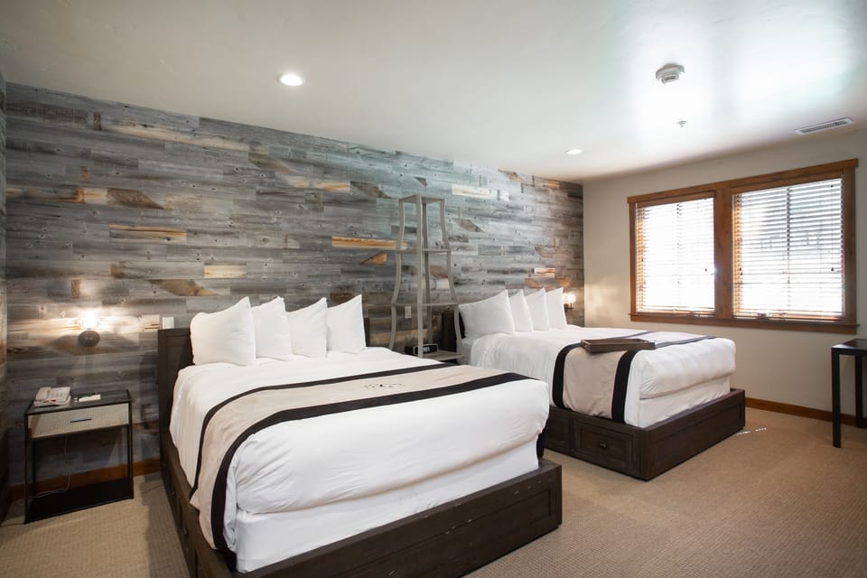 Bedroom, Room, Indoors, Furniture, Bed