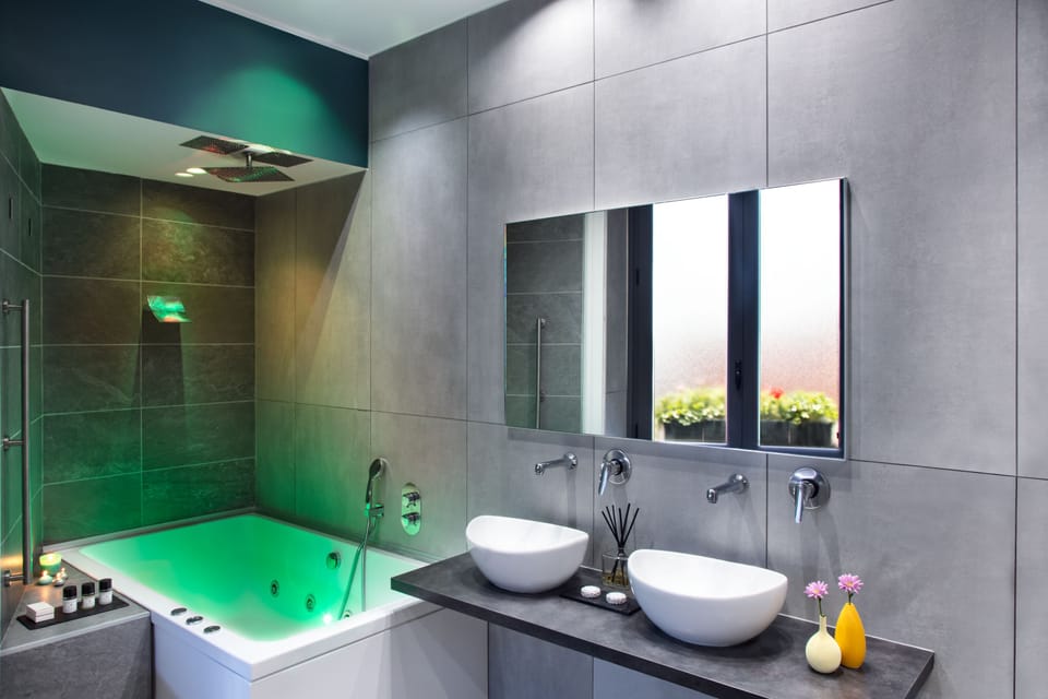 Luxury Room, Non Smoking, City View | Bathroom | Combined shower/tub, jetted tub, hydromassage showerhead