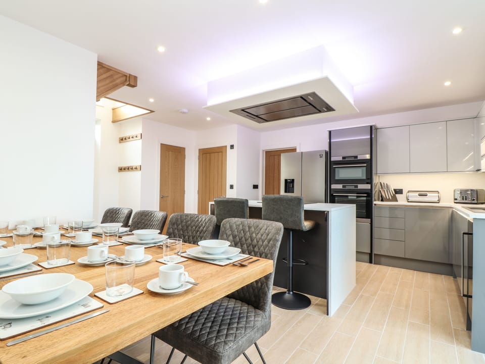 Cottage | 4 bedrooms, individually decorated, individually furnished, free WiFi